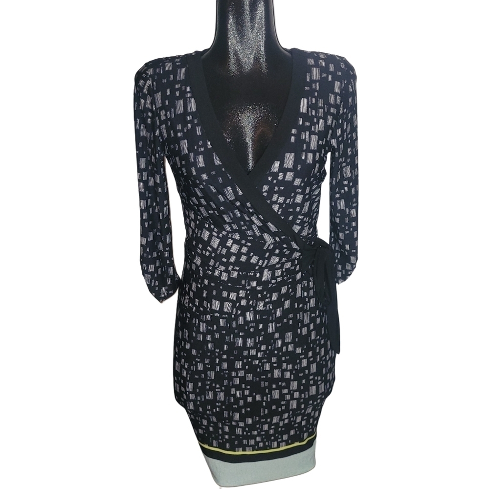 Le Chateau Black and White Patterned Wrap Style Dress M - Picture 2 of 6